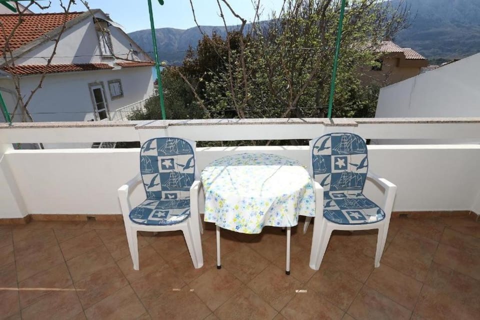 Day, Natural landscape, Balcony/Terrace, Seating area, Mountain view