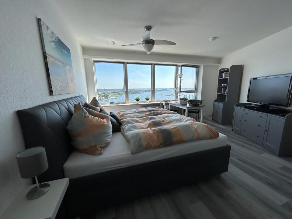 Bed, Photo of the whole room, Bedroom, fireplace