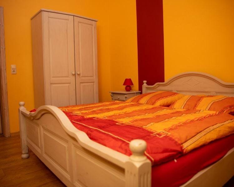 Bed, Photo of the whole room, Bedroom, wardrobe