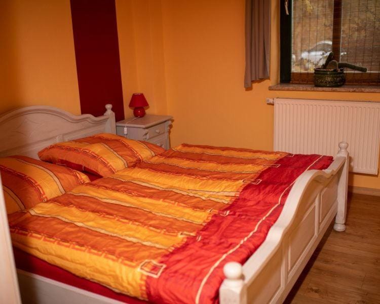 Bed, Photo of the whole room, Bedroom, internet