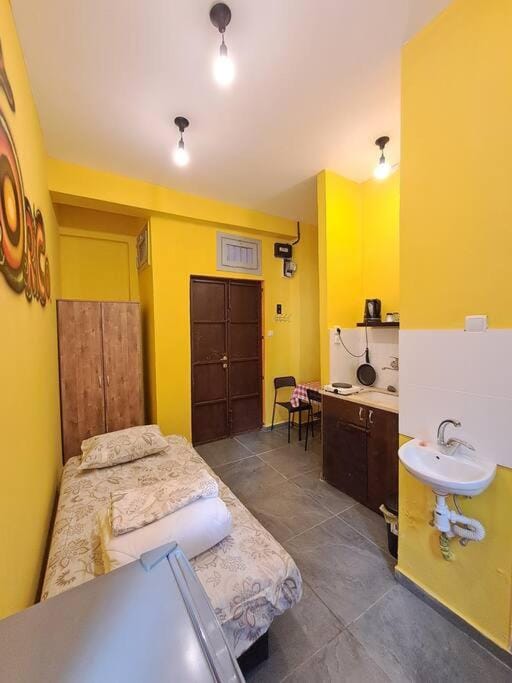 Fellini Federico terrace (talpiot) Apartment in Haifa