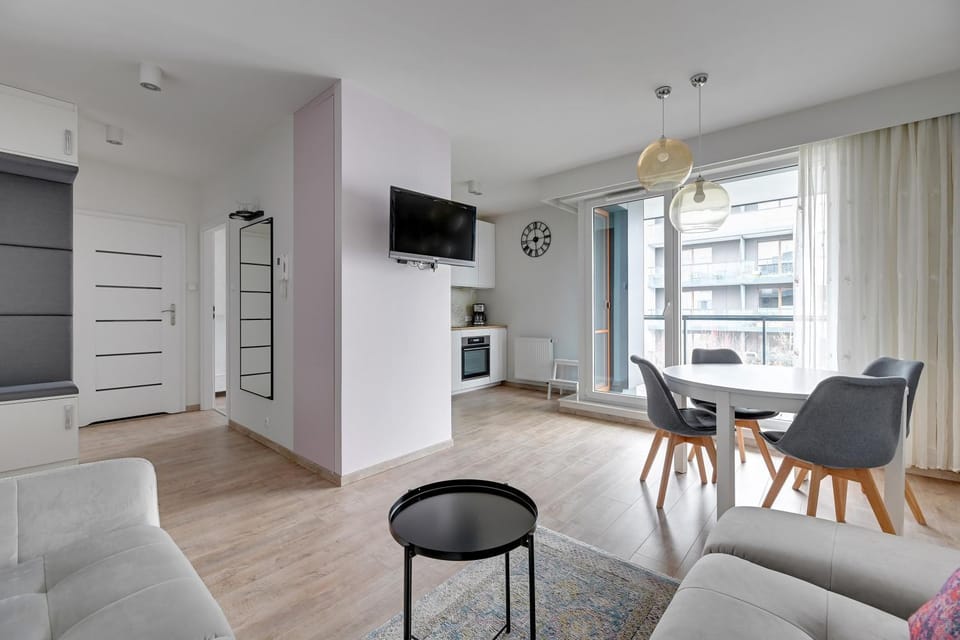 TV and multimedia, Kitchen or kitchenette, Living room, Seating area, Dining area