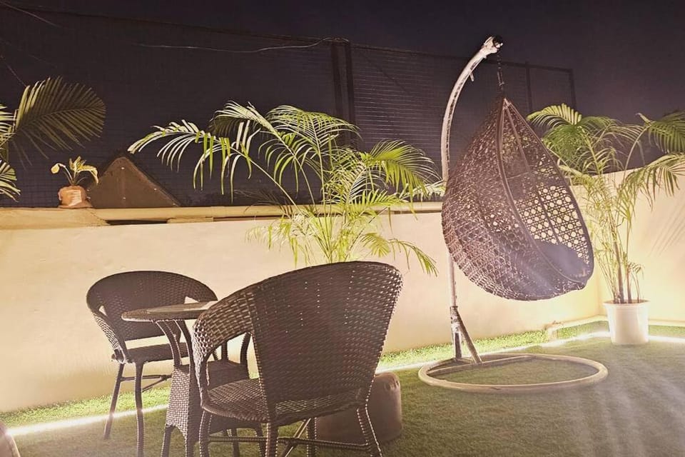 Hostmystay-2bhk w/t Terrace! Gk1 Apartment in New Delhi