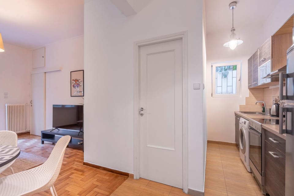Kitchen or kitchenette, Living room, dishwasher