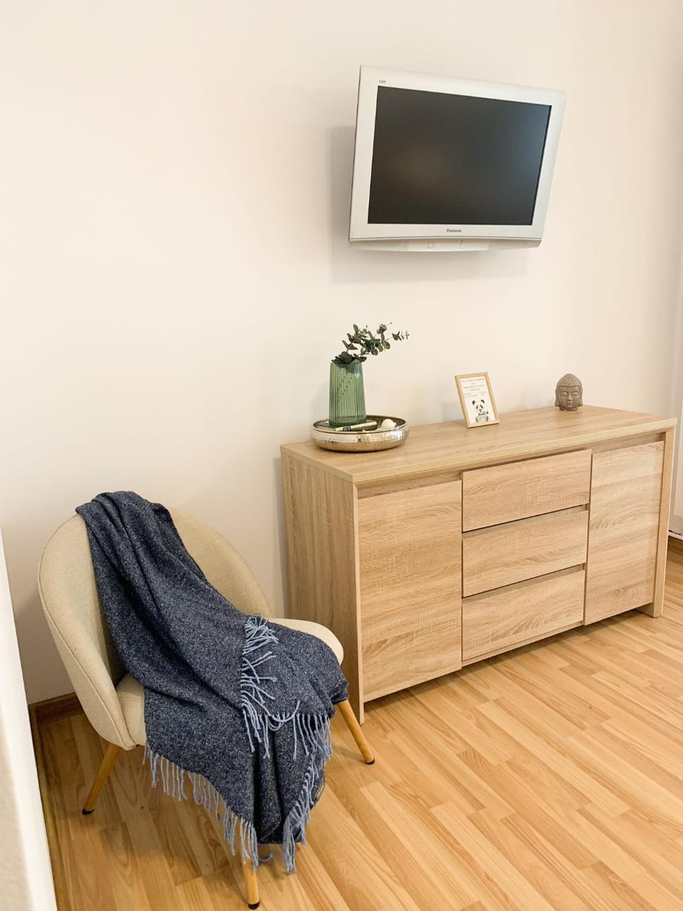 TV and multimedia, Seating area, locker