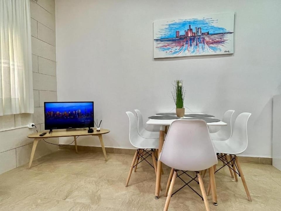 TV and multimedia, Dining area
