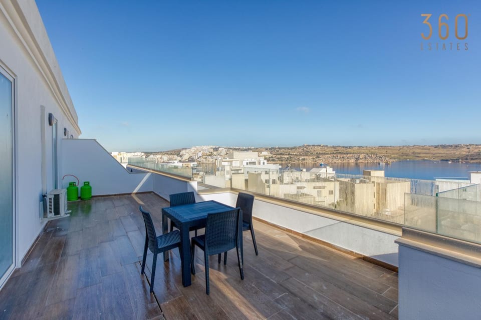 Patio, Day, Natural landscape, View (from property/room), Balcony/Terrace, Seating area, Dining area, City view, River view, Sea view