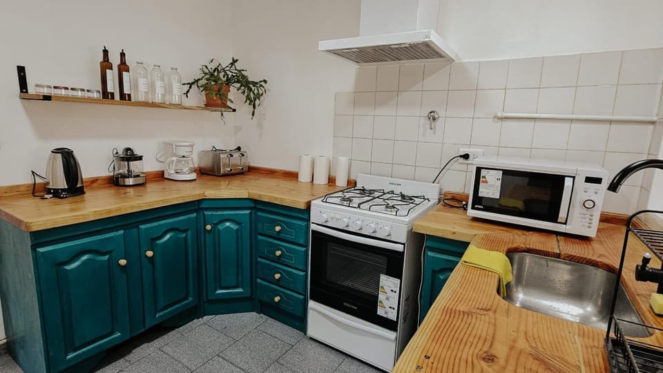Coffee/tea facilities, minibar, pet friendly, stove, toaster