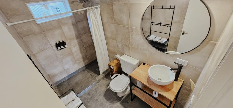 Shower, Toilet, Bathroom, bidet, towels