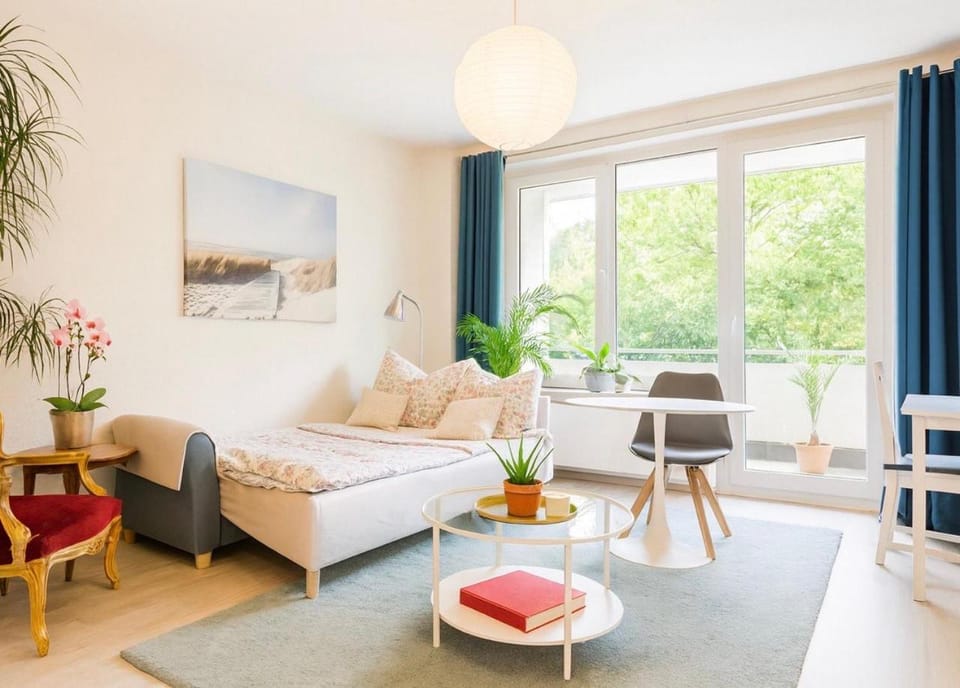 Amazing apartment in the heart of Berlin next to Check Point Charlie, 1 to 4 Guests Apartment in Berlin