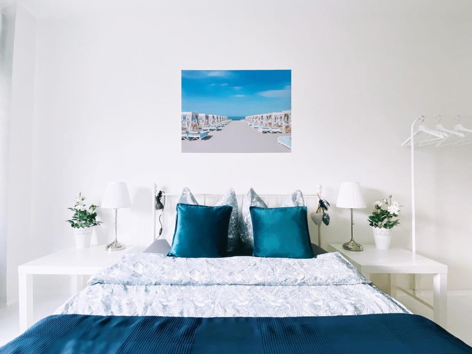 Amazing apartment in the heart of Berlin next to Check Point Charlie, 1 to 4 Guests Apartment in Berlin