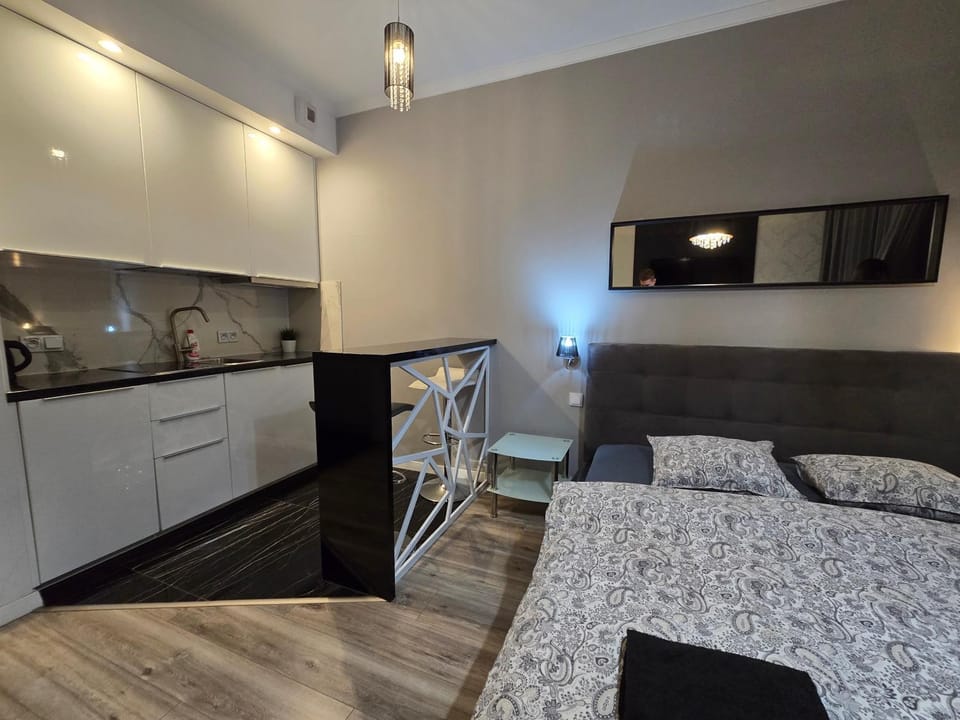 Bed, Kitchen or kitchenette, oven