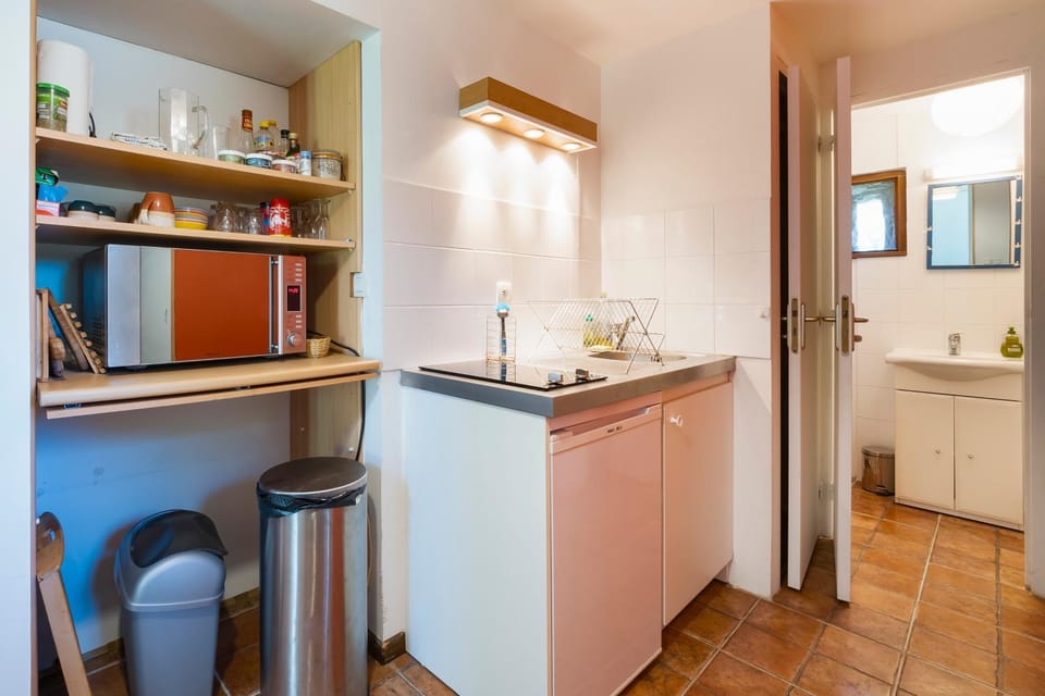 Kitchen or kitchenette, kitchen
