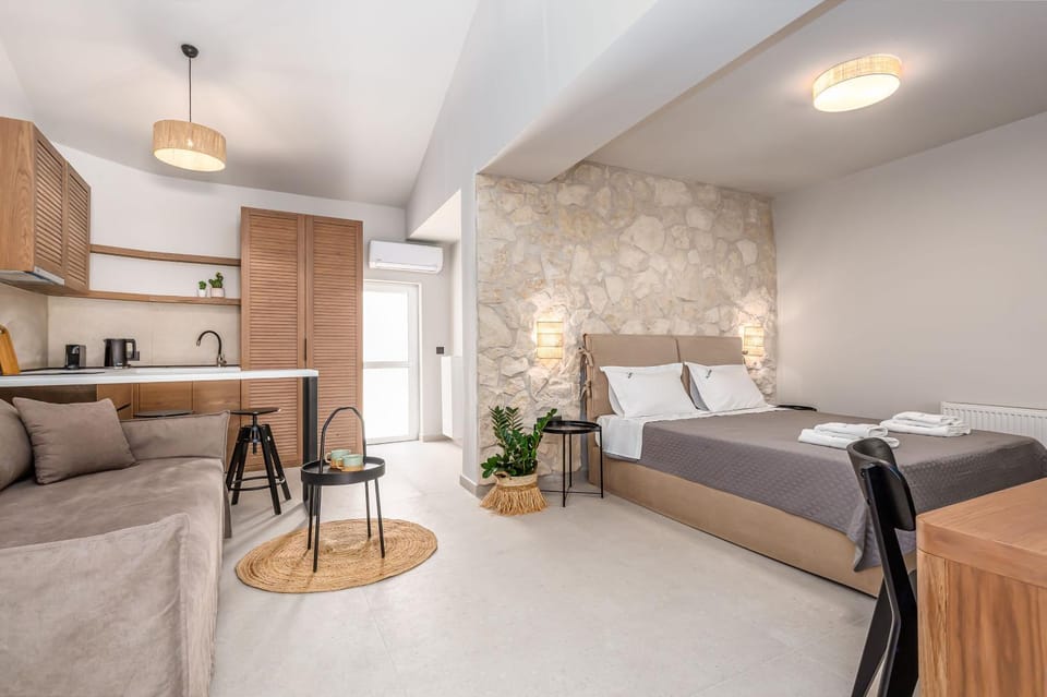 Bed, Kitchen or kitchenette, Living room, Photo of the whole room, Seating area, Dining area, Bedroom