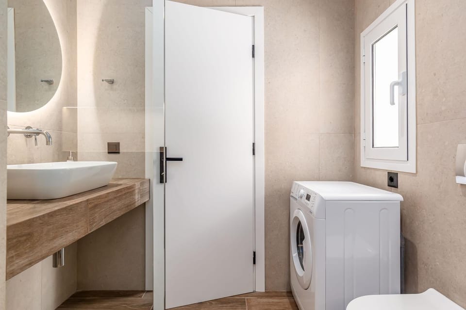 Toilet, Bathroom, washing machine