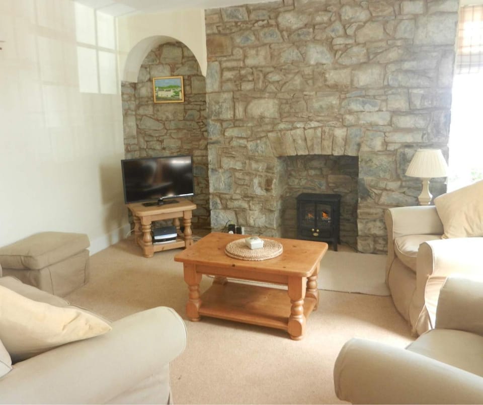 TV and multimedia, Living room, fireplace