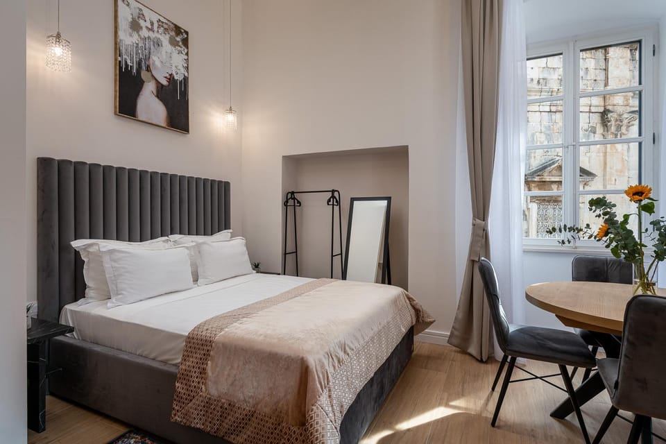 Bed, Living room