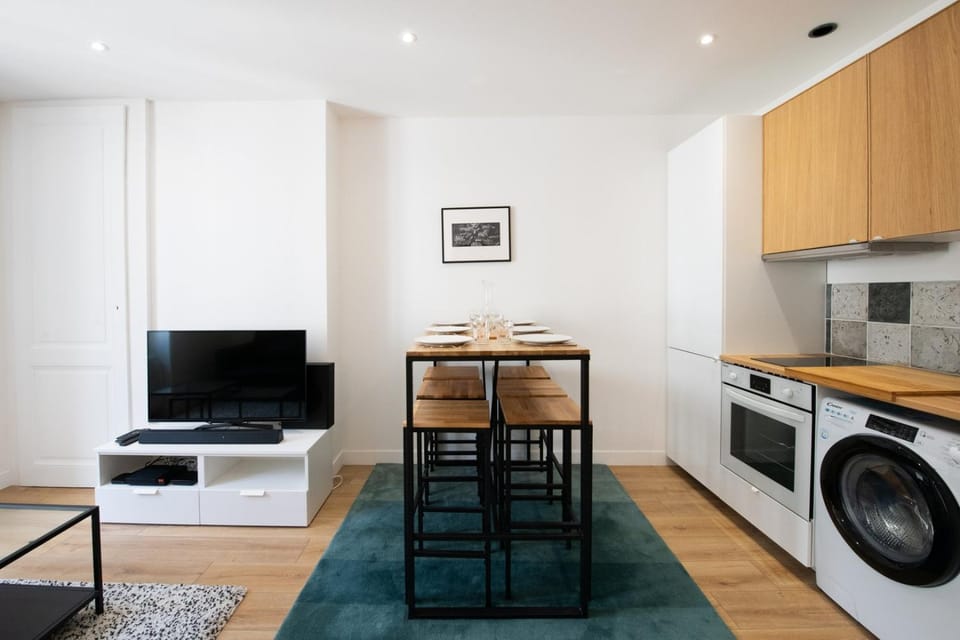 TV and multimedia, Kitchen or kitchenette, Seating area