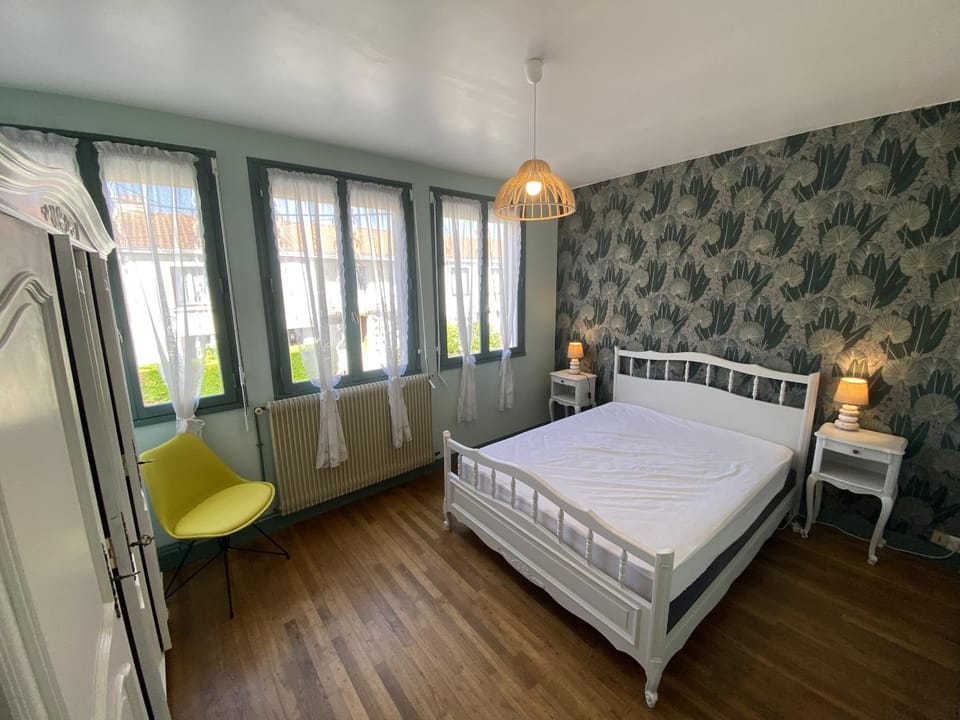 Bed, Bedroom