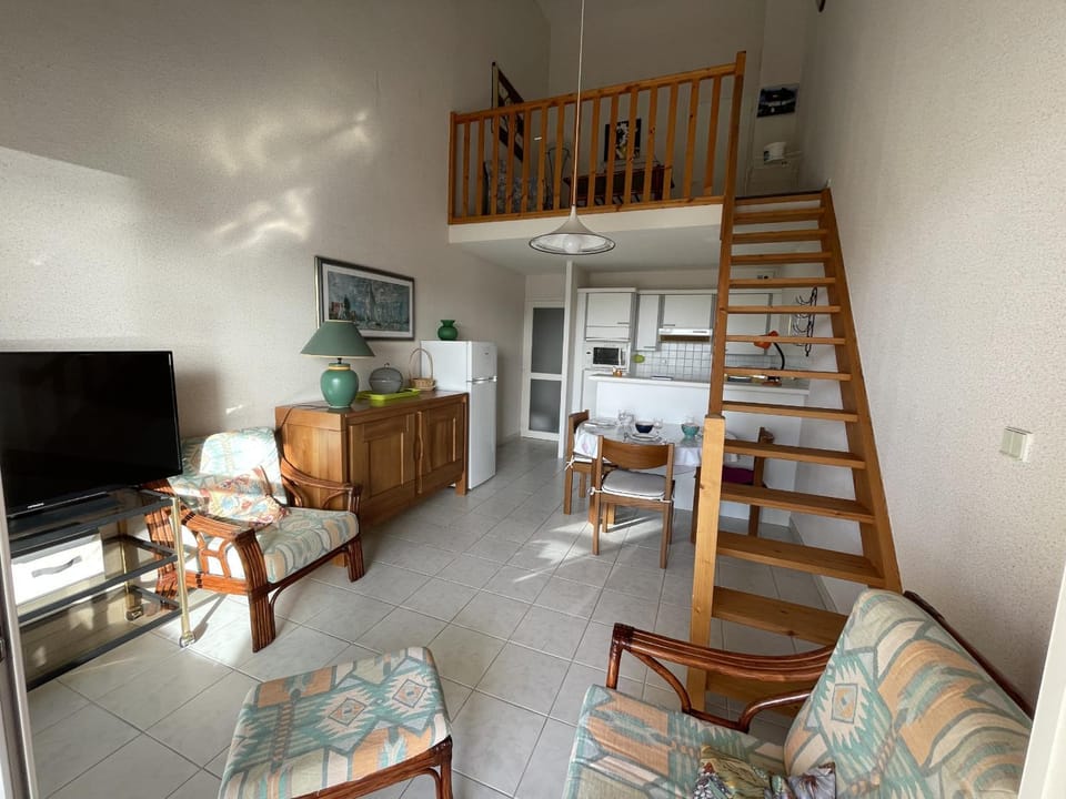 Communal lounge/ TV room, Living room