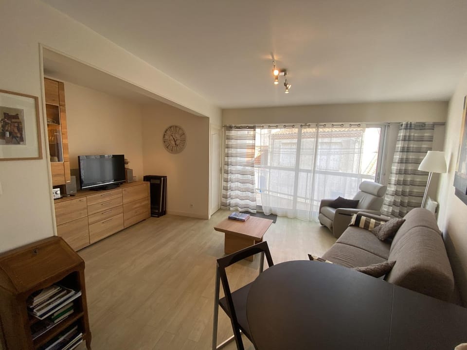 Communal lounge/ TV room, Living room