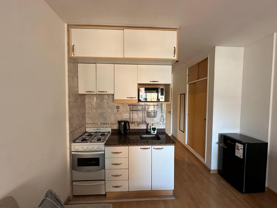 Charming & Comfy Almagro Gem: Balcony ~ Double Bed Apartment in Buenos Aires