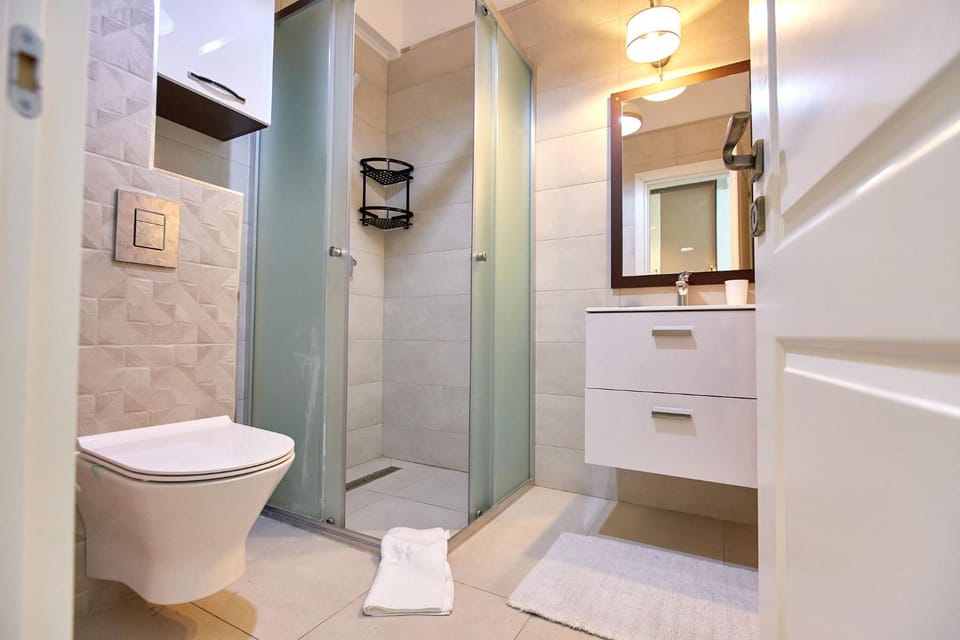 Shower, Toilet, Bathroom