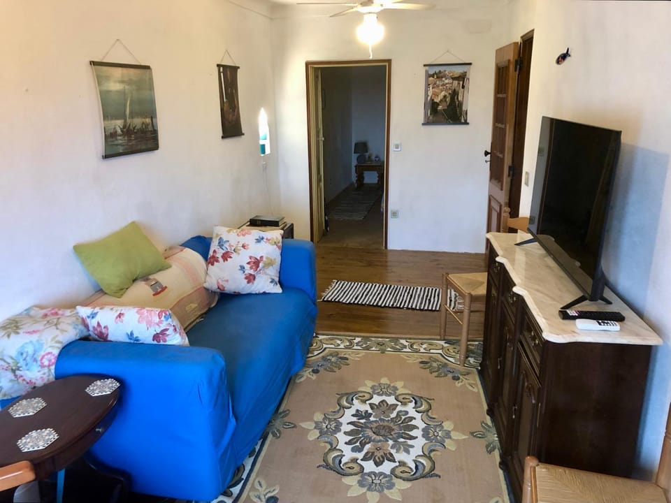 Living room, Seating area, Family