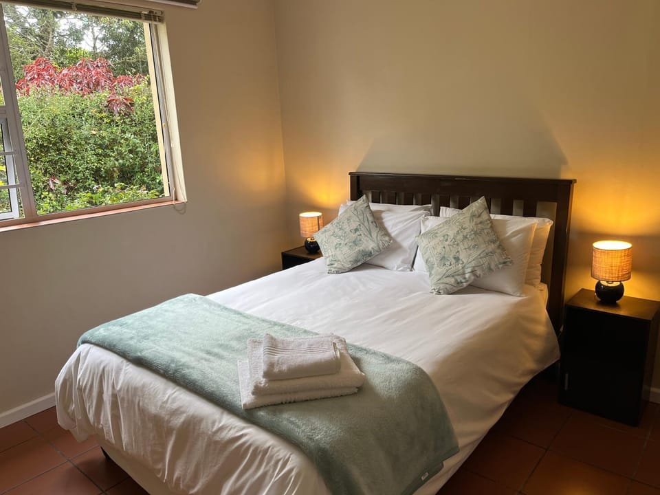 Photo of the whole room, towels