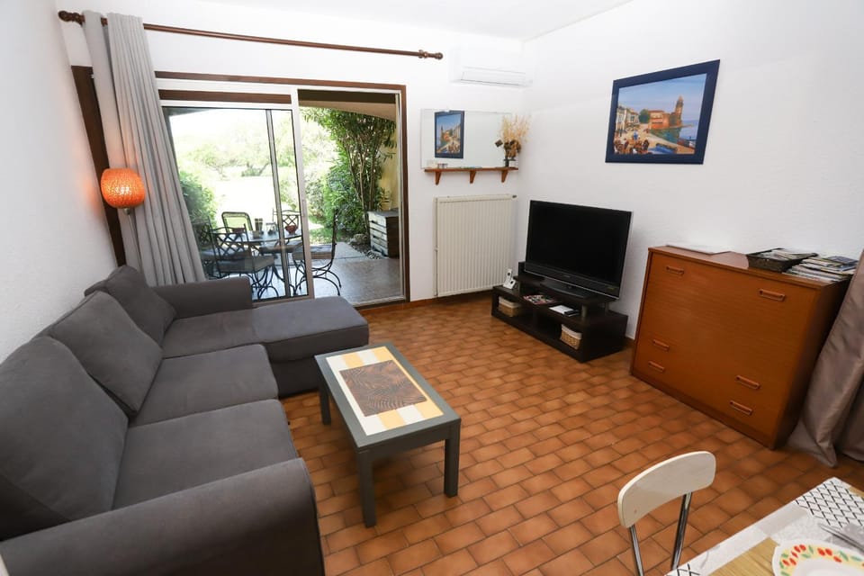 Appartement 4 personnes avec terrasse au golf de St Cyprien Apartment in Saint-Cyprien
