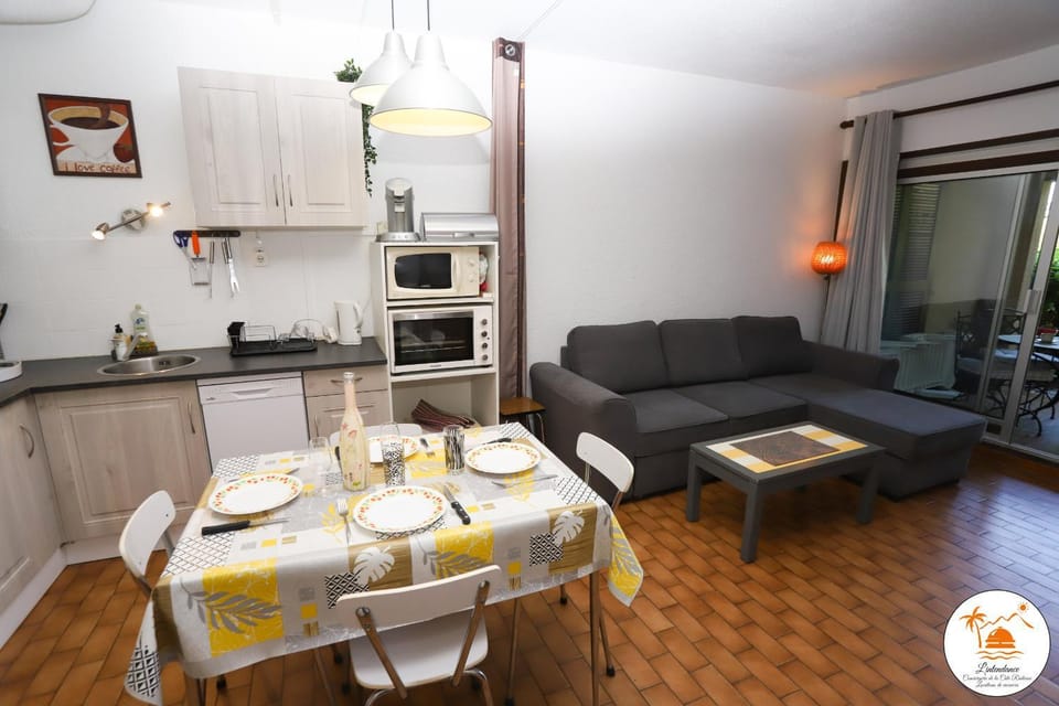 Appartement 4 personnes avec terrasse au golf de St Cyprien Apartment in Saint-Cyprien