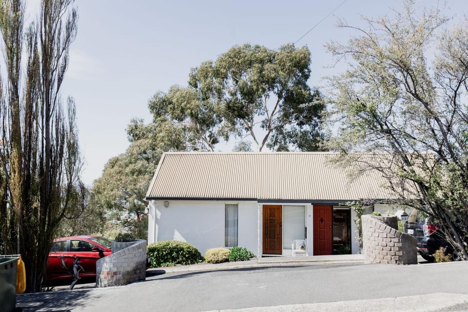 Property building, Day, Neighbourhood, Street view, Parking