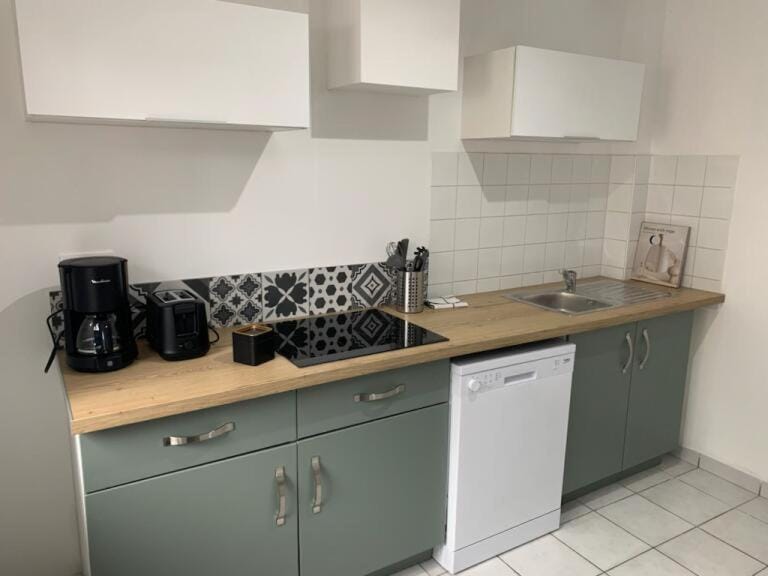 Coffee/tea facilities, Kitchen or kitchenette, dishwasher, oven, pet friendly, stove, toaster