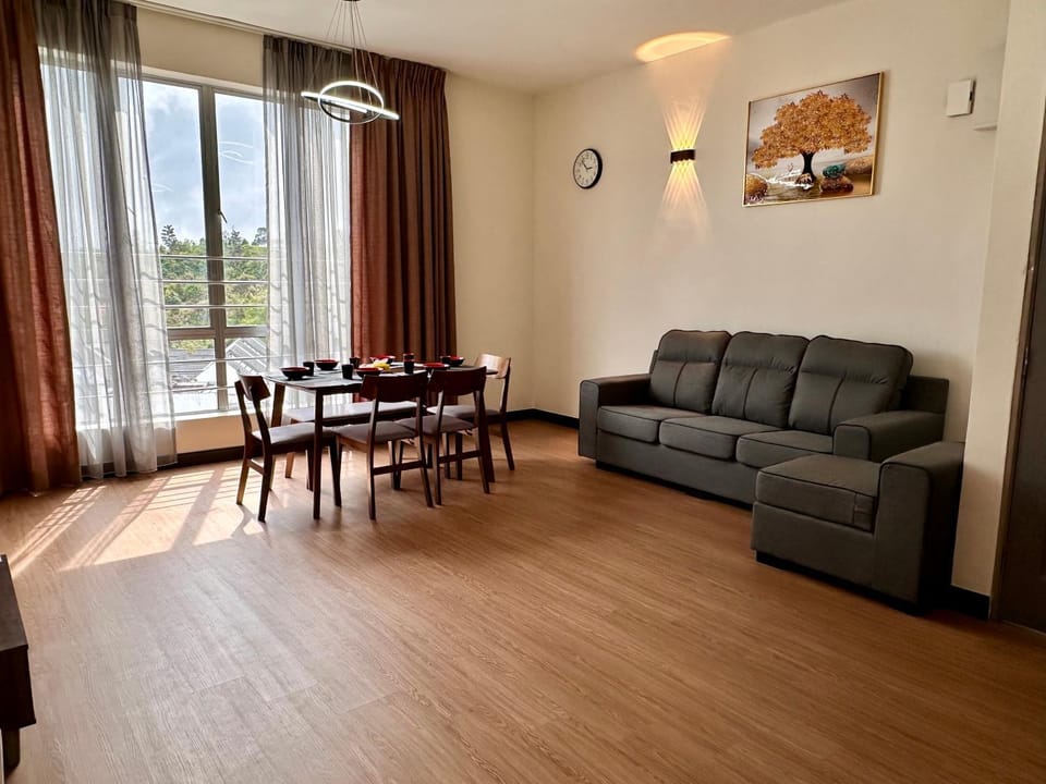 Seating area, Dining area