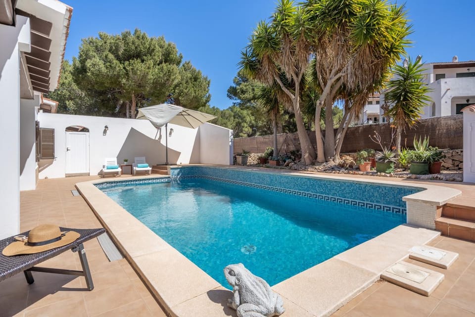 Patio, Day, Pool view, Swimming pool, sunbed