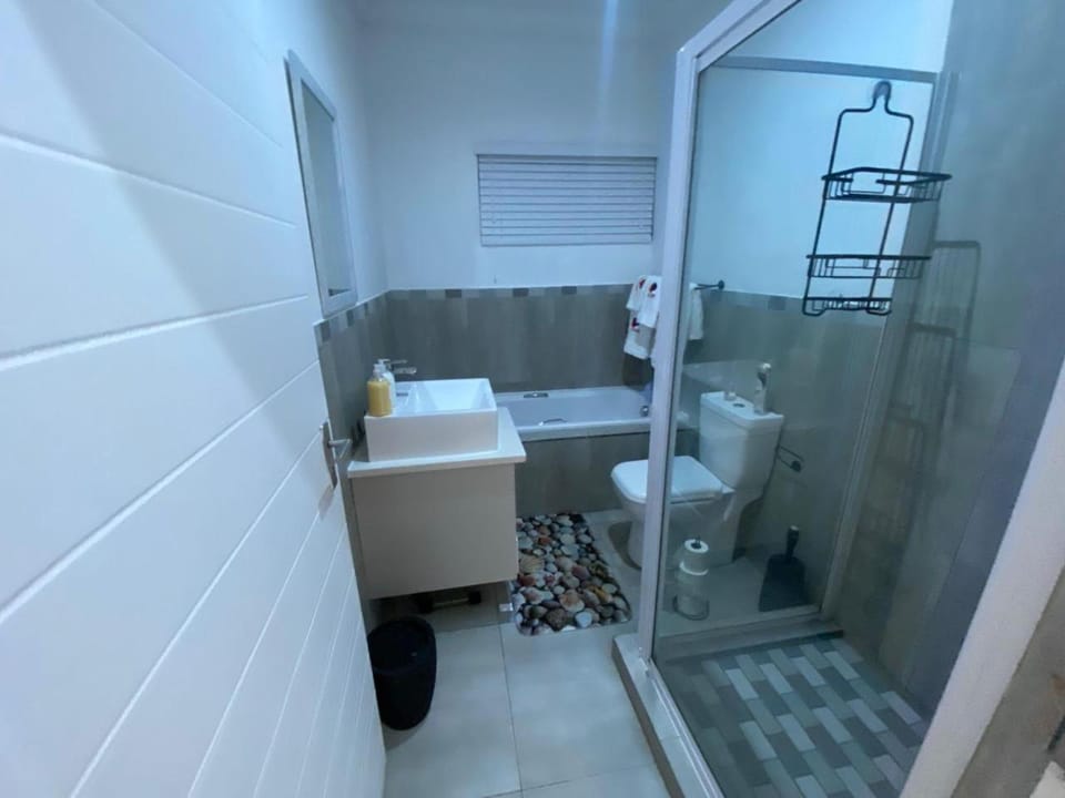 Shower, Toilet, Bathroom, Bath, towels