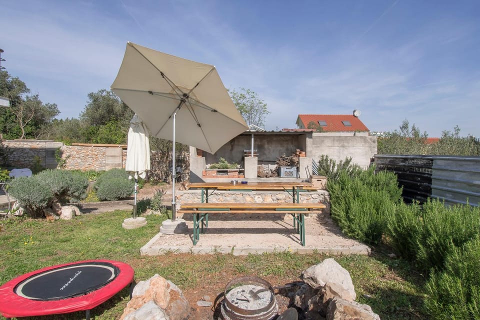 BBQ facilities, Seating area