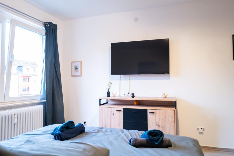 Bed, TV and multimedia, Photo of the whole room, Bedroom, internet, towels