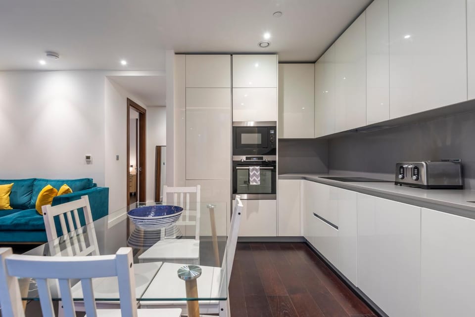 The Embassy Suite Devereux Residences near Battersea Power Station Apartment in London