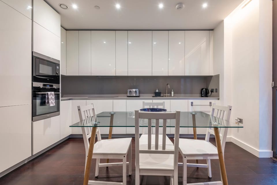 The Embassy Suite Devereux Residences near Battersea Power Station Apartment in London