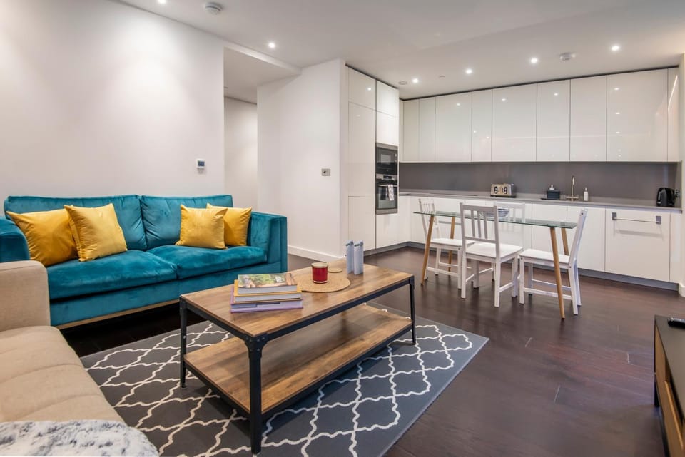 The Embassy Suite Devereux Residences near Battersea Power Station Apartment in London