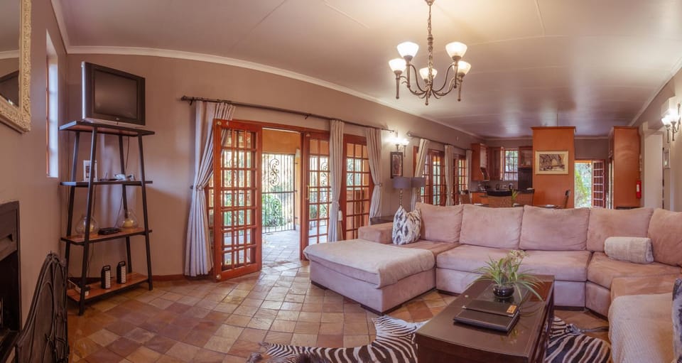 Communal lounge/ TV room