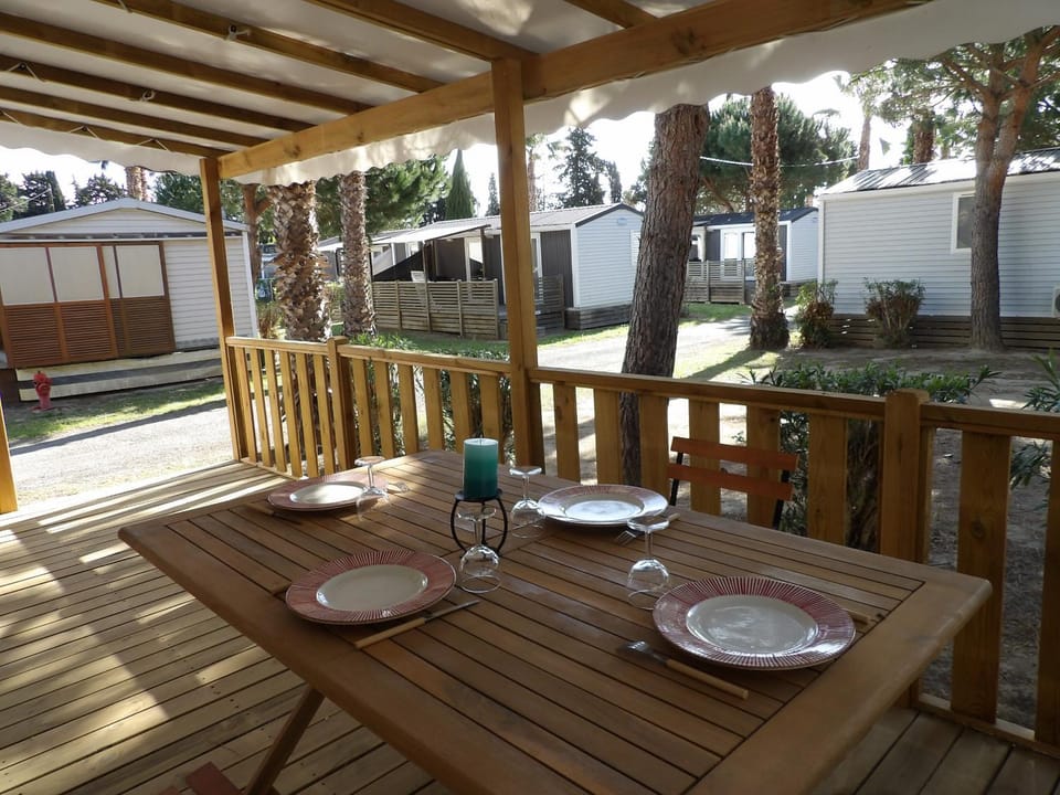 St Cyprien Mobil home 6 personnes Linge inclus House in Saint-Cyprien