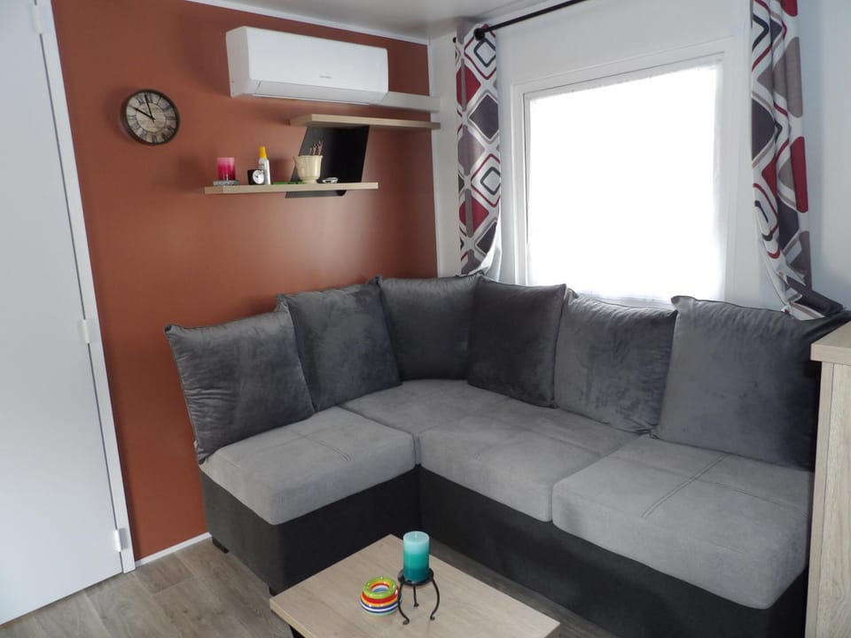 St Cyprien Mobil home 6 personnes Linge inclus House in Saint-Cyprien