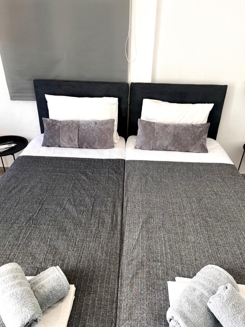 Bed, Bedroom, towels