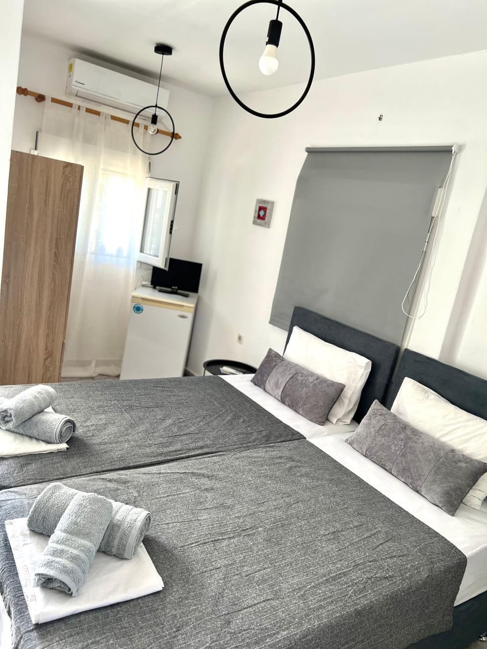 Bed, Bedroom, towels, wardrobe