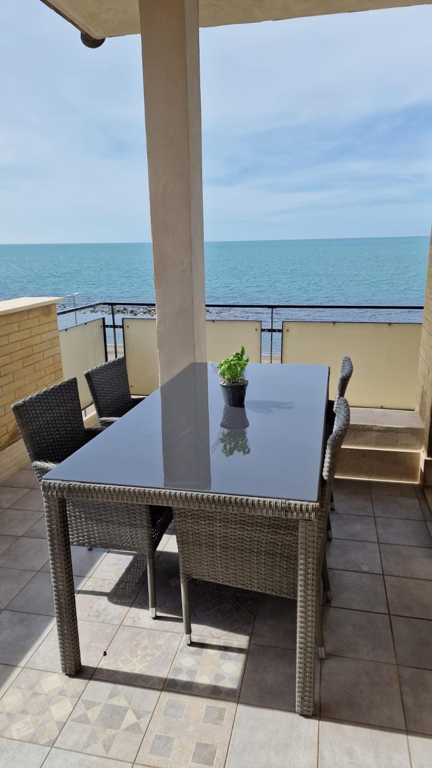 Day, Natural landscape, View (from property/room), Balcony/Terrace, Seating area, Dining area, Sea view