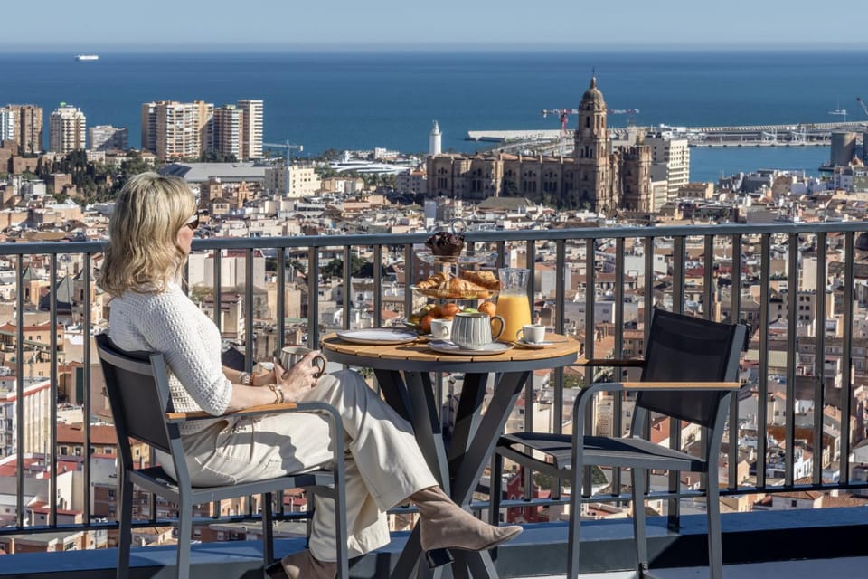 Malaga Skyline 1 Pool & Parking Free Apartment in Malaga