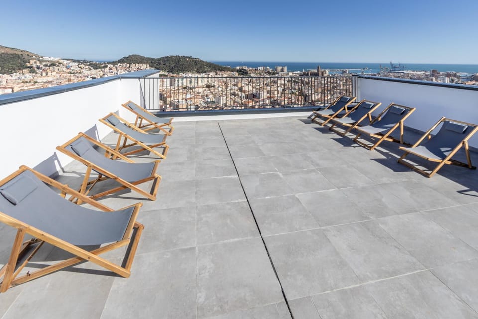 Malaga Skyline 1 Pool & Parking Free Apartment in Malaga