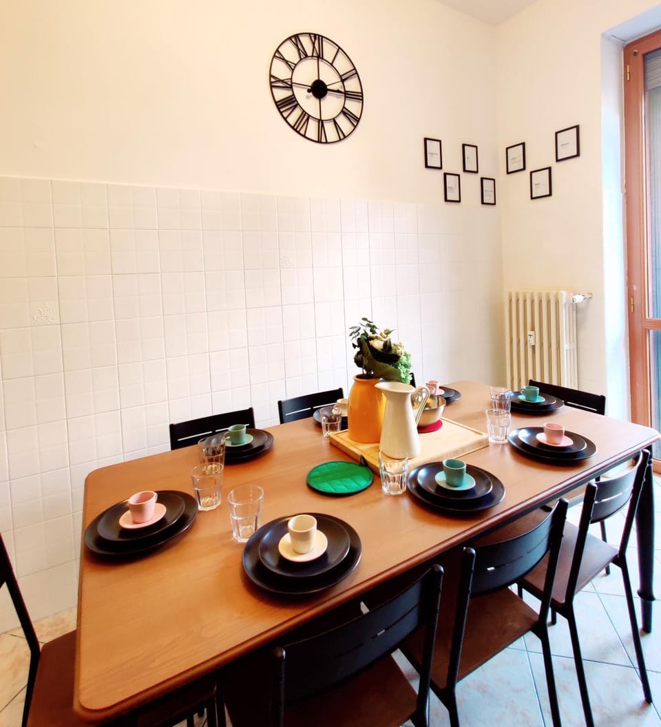 Food and drinks, Dining area, Food